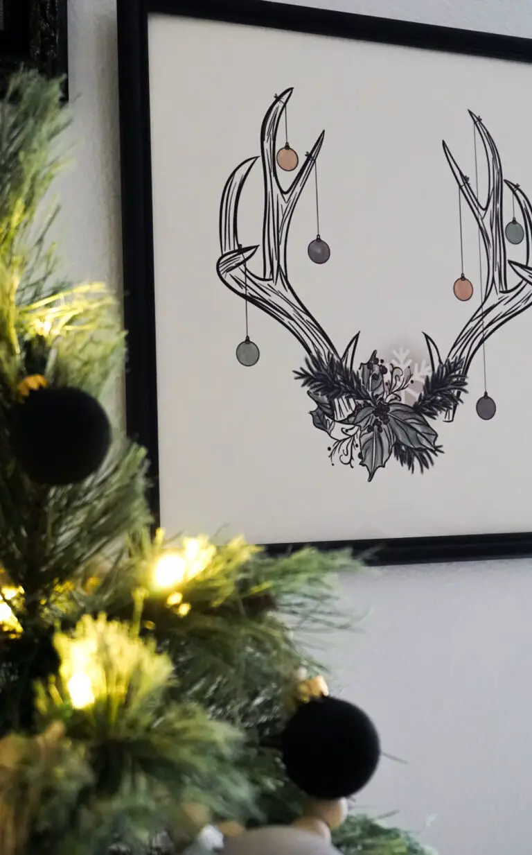 Minimalist Christmas PNG Ornament Antlers for Decor or Clothing